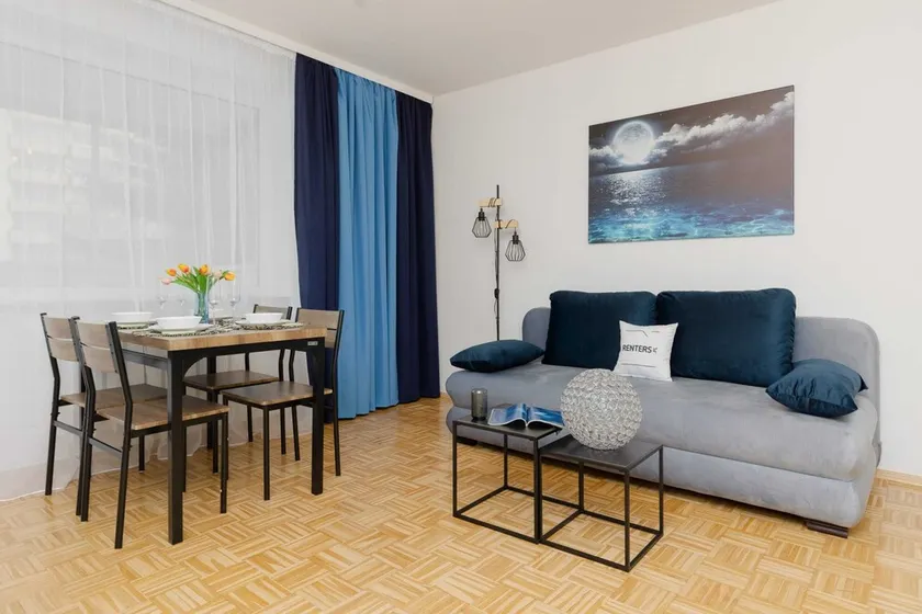 Spacious Apartment | 2 Bedrooms, Balcony, Workspace - Image 1