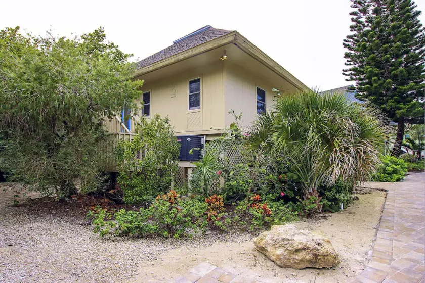 Sunset Captiva # 34 3 Bedrooms 2 Bathrooms Home - Image 1