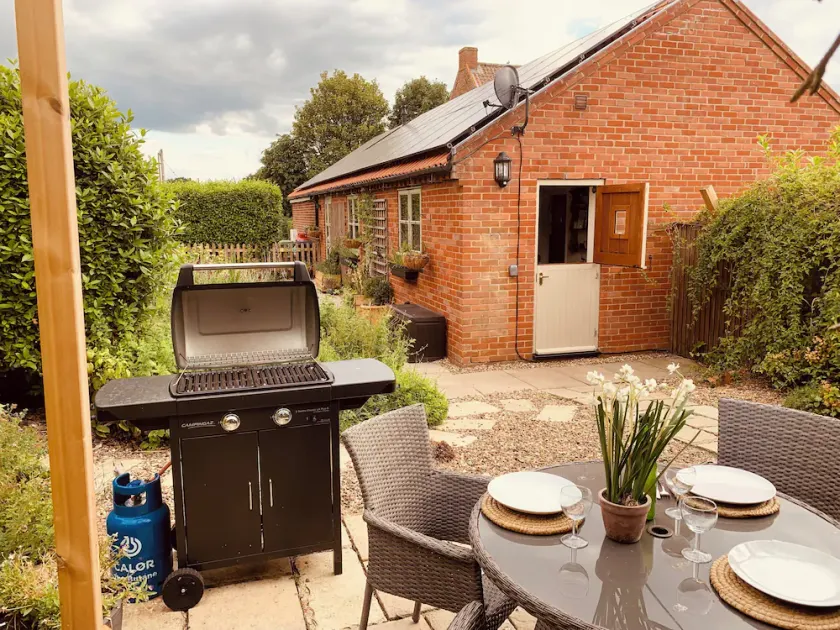 Vineyard Cottage Sleeps 4 with Garden - Image 1