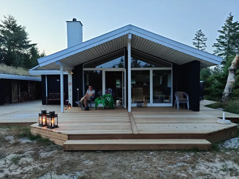 Mysigt hus nära stranden och skogen - Image 1