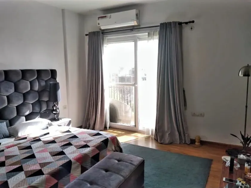 Beautiful Serviced apartment with garden and pool view - Image 1
