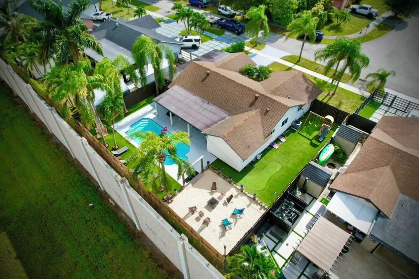 Miami house, Heated pool, Artificial beach, Mini golf, luxury and comfort - Image 1