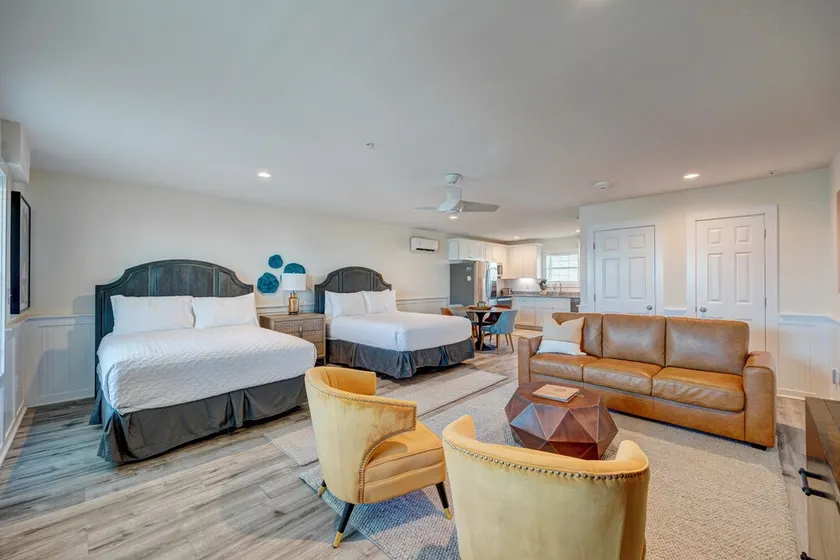 Saltwater Suites, 206 Queen 2nd Floor - Image 1