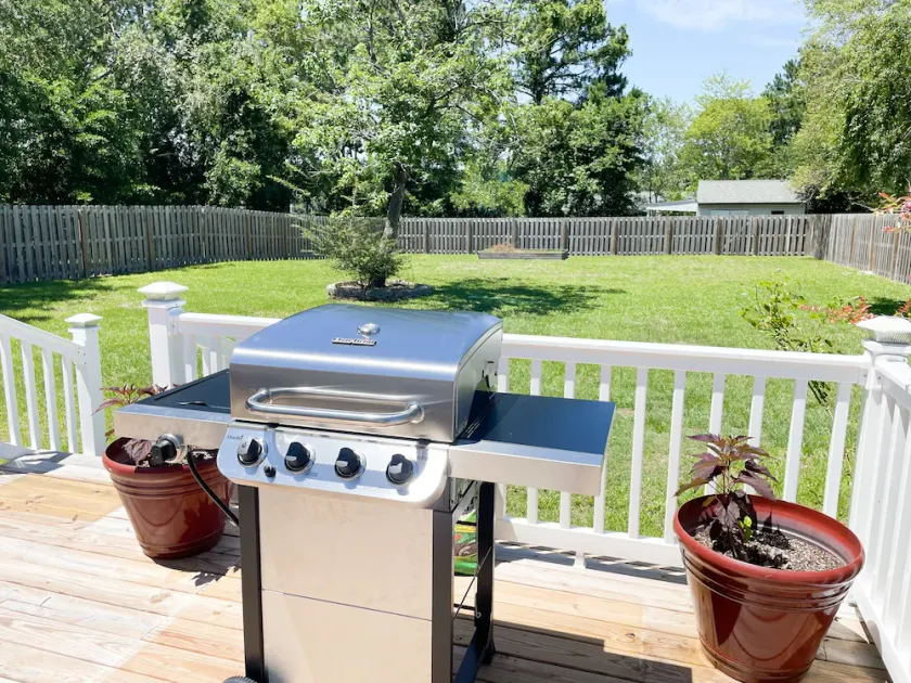 15 Minutes to Emerald Isle & 9 minutes to Hubert Gate this remodeled home awaits - Image 1