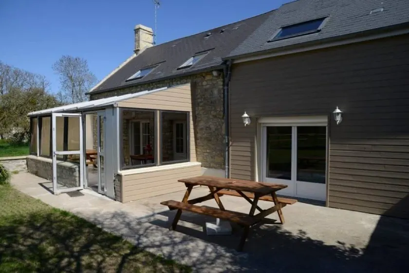 Hus ideelt set til syd med terrasse og lukket have 2 km fra stranden - Image 1
