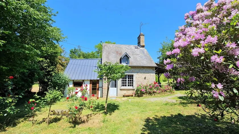 Secluded house on huge private land  - Image 1