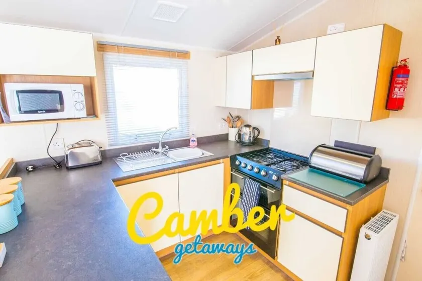 SP90 - Camber Sands Holiday Park - Dog Friendly - Image 1