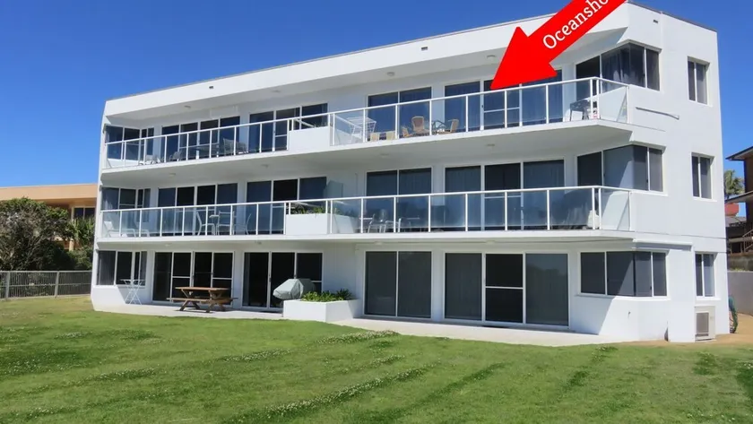 OCEAN SHORES 16 - 50 METRES TO BEACH & POOL IN COMPLEX - Image 1