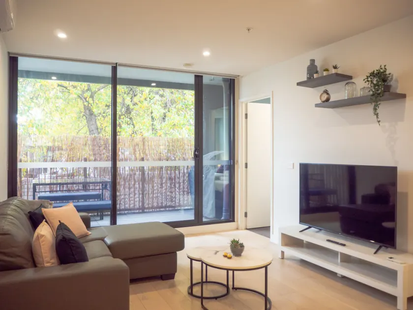 Classy & Spacious 2 Bedroom, 2 Bathroom (En Suite) - Image 1