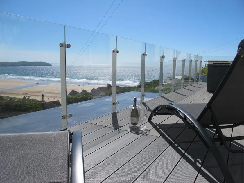 Une vue imprenable depuis le grand balcon et bel appartement moderne et contemporain - Image 1