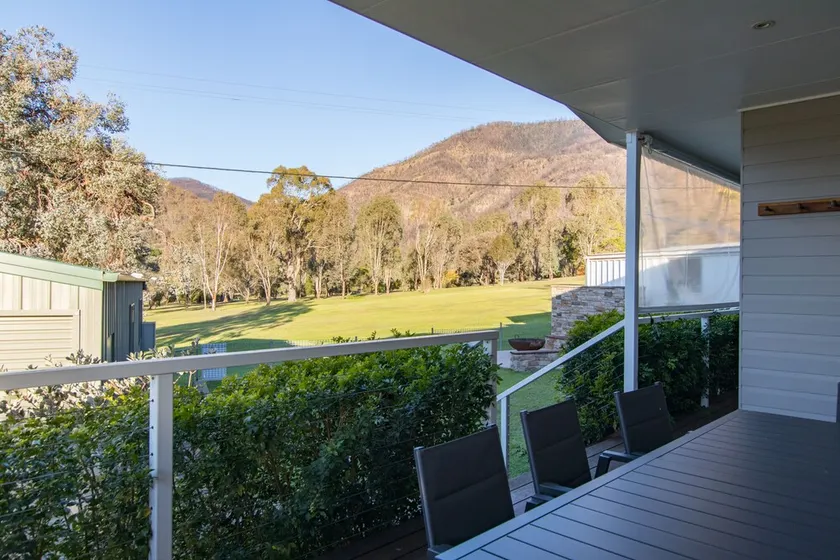 Rose Cottage offers comfort convenience and contemporary living - Image 1