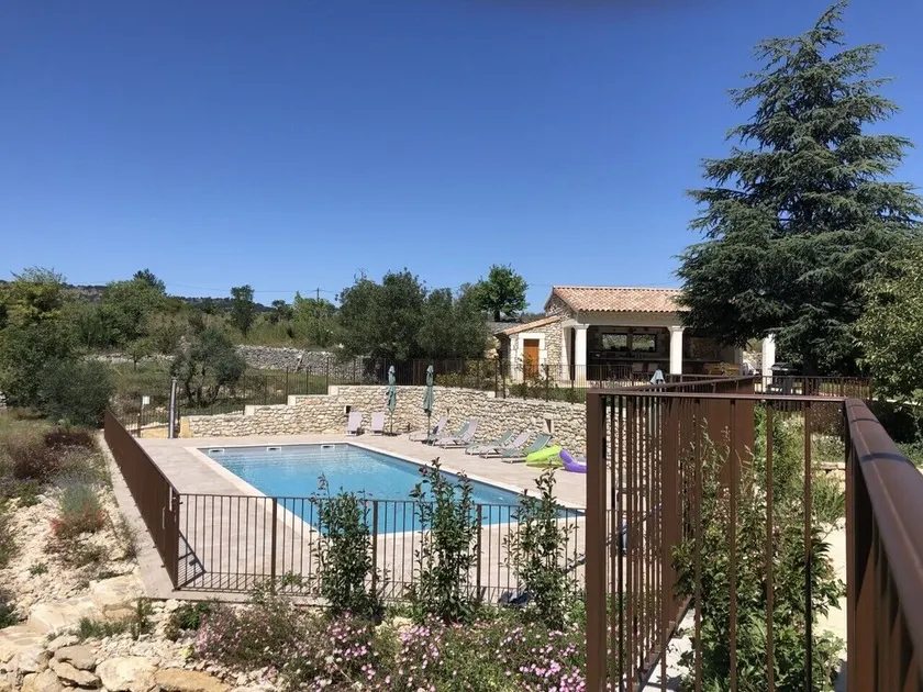 Gîtes 6 Personnes Climatisés Dans un mas de Charme et de Caractère Avec Piscine - Image 1