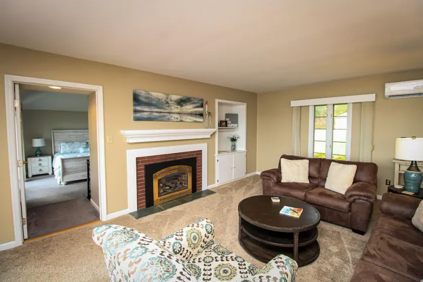 Lakeside Luxury - Image 1