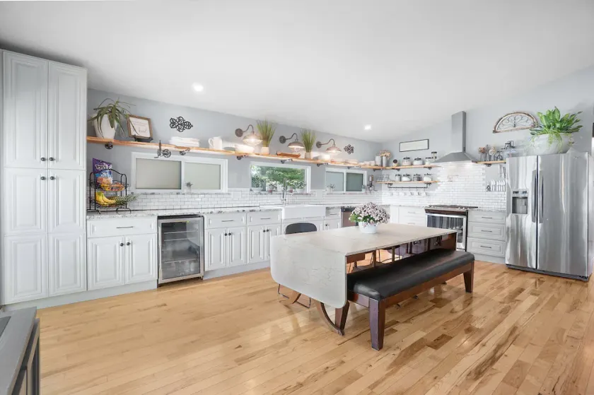 Beautiful+Spacious+FencedYard🐕Grill+Patio+Walk2Park+27MileBikeTrail🚴‍♀️ - Image 1