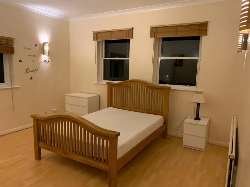 Lovely 3-Bed Apartment in London - Image 1