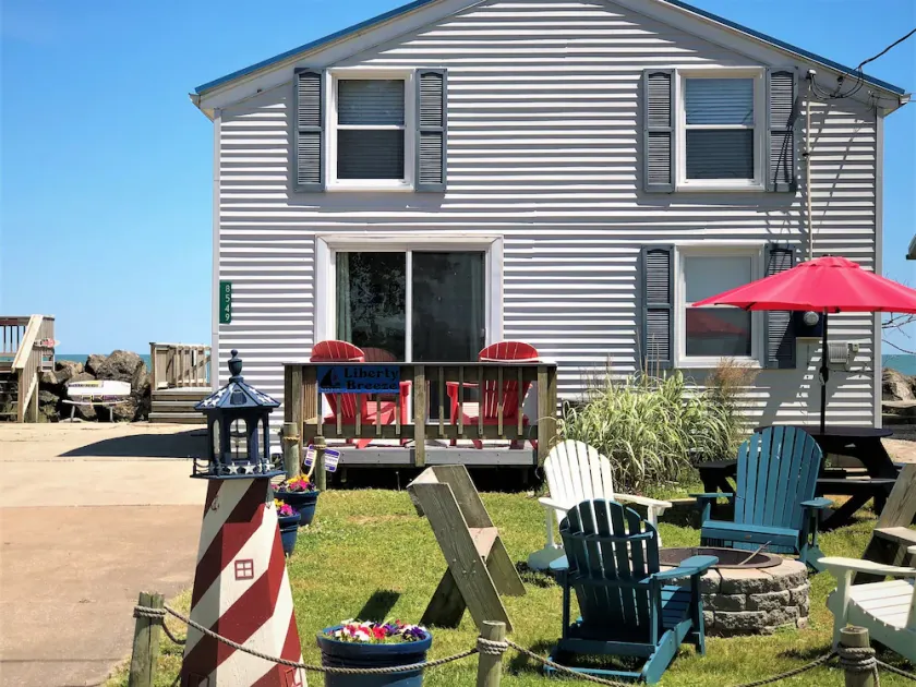 Liberty Breeze-Charming Cottage on Lake Erie Near Port Clinton, Lakefront - Image 1