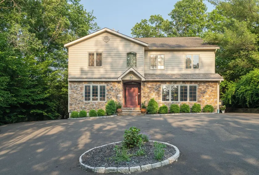Waterfront Luxe: Kayak & SUP From Private Dock, Pong & Air Hockey, Near Hudson - Image 1