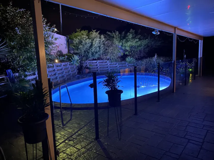 Reat Fantastiskt för familjer. 2bdr / 5 bds, utrustat kök, pool, WIFI, frukost inkl - Image 1