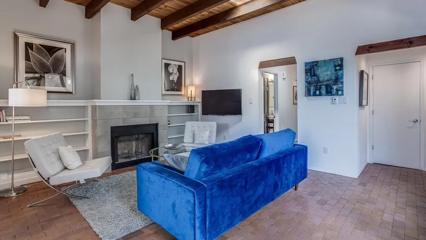 Maison de ville sud-ouest moderne avec 2 chambres et 2 salles de bain avec cour privée située au centre - Image 1