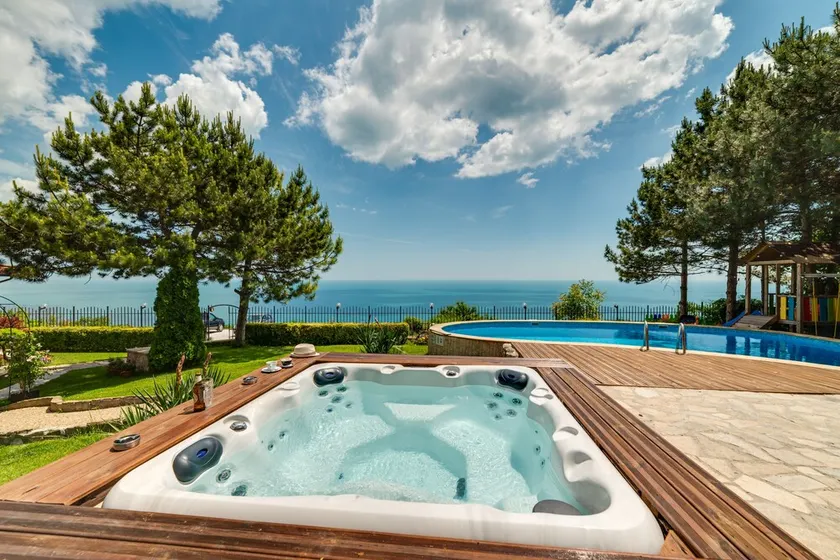 Hyggelig villa med privat pool, jacuzzi, fantastisk havudsigt, Bulgarien - Image 1