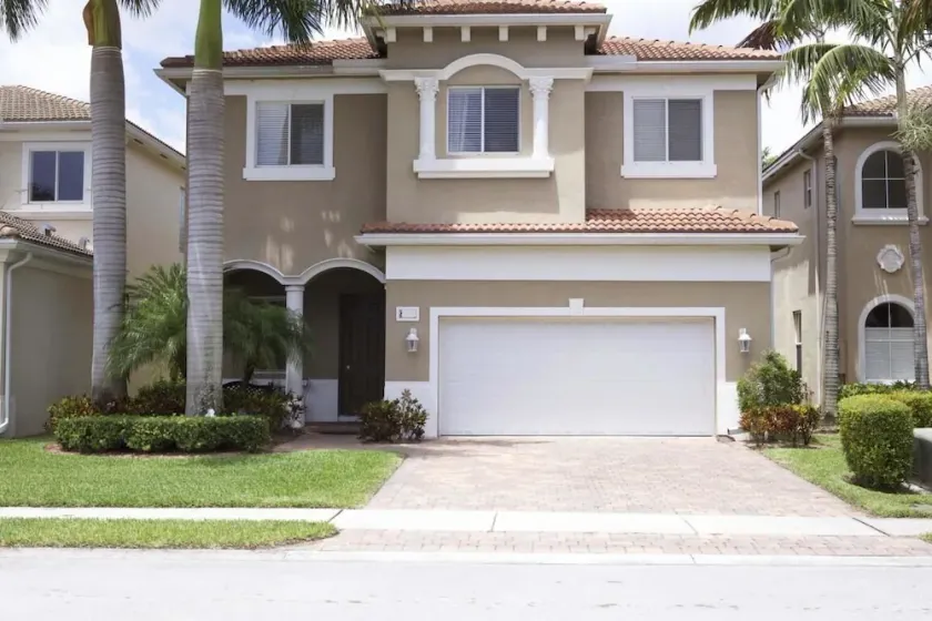 Luxury House 5 rooms beautiful area quiet+safe+clean close to everything - Image 1