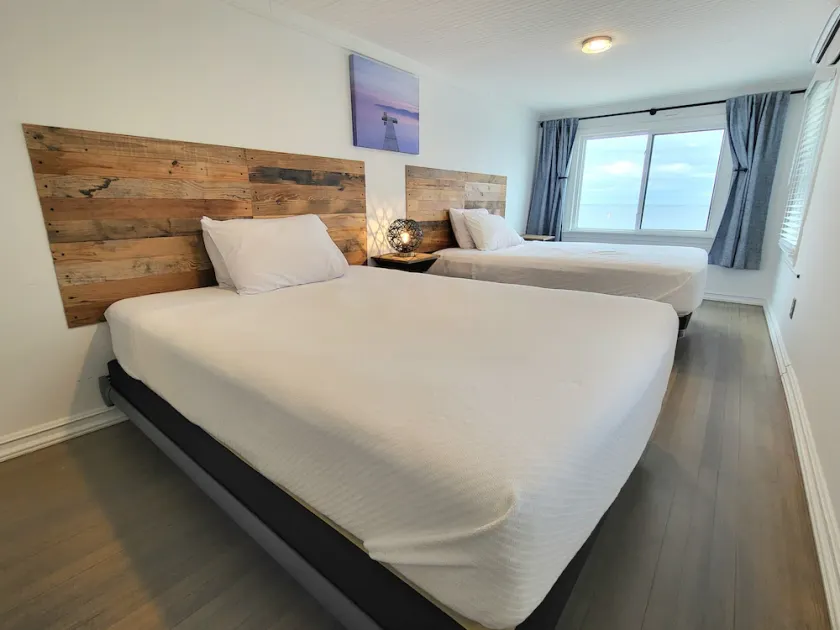 PRIVATE BEACH: A SLICE OF HEAVEN @ NIANTIC W/ 6 QUEENS 1 FULL BED - Image 1