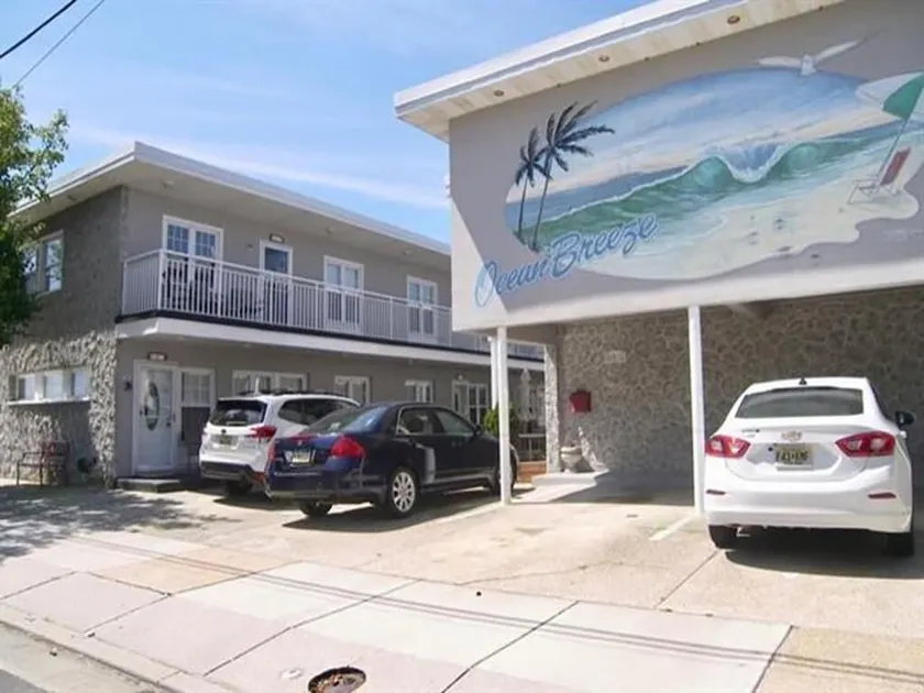 Great location-No need to drive. Near to beach, boards  & Convention Ctr! CLEAN! - Image 1