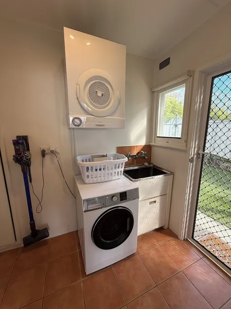 KICK BACK BEACH SHACK - BEACH,SURF & OCEAN VIEWS + WALK TO BEACH + PET FRIENDLY! - Image 1