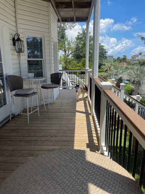 FALL WINTER SPECIAL RATES Beautiful House located between waterway and canal  - Image 1