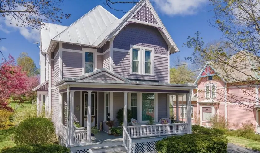 Lady Viola - Victorian w/ Balcony Hot Tub - Image 1