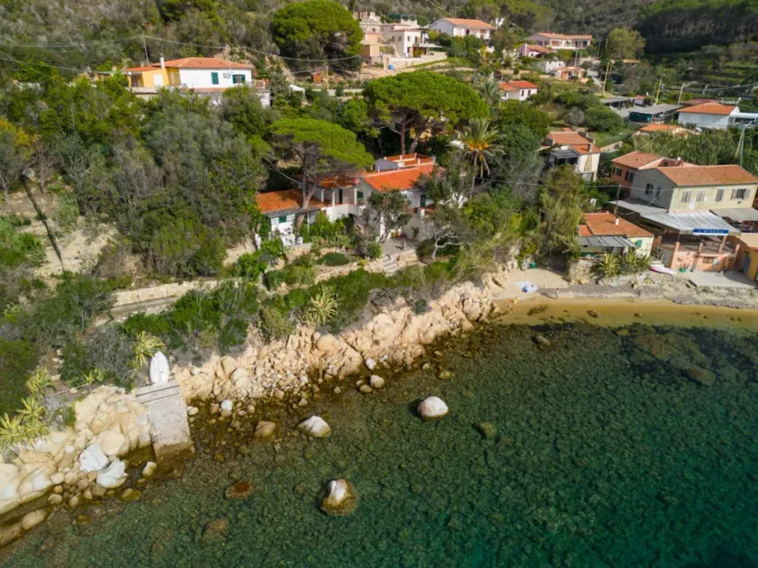 Charming apartment Ostrica seafront with view and private access directly to Forno beach - Image 1