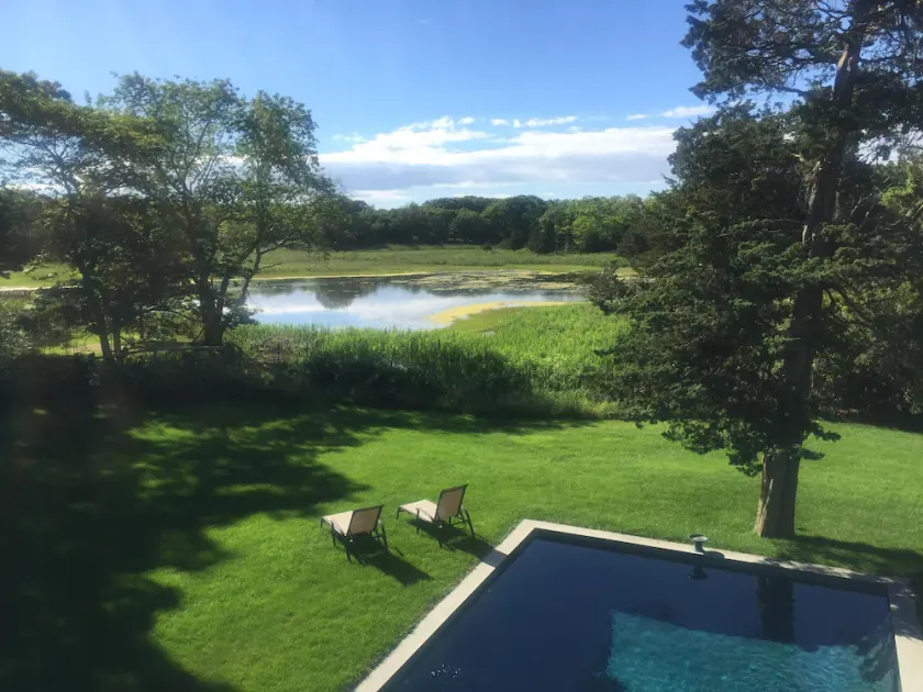 Impresionante Sag Harbor Inicio con vistas a la piscina y al agua, a pie de playa - Image 1