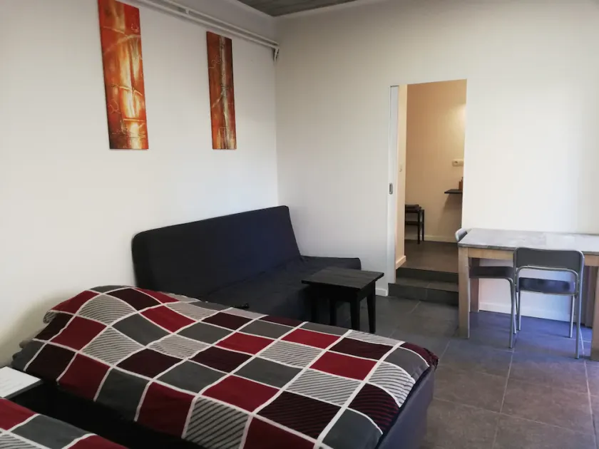 Locanda Lommel, wifi gratuito, check-in 7/24, tv satellitare, parcheggio gratuito, 4 persone - Image 1