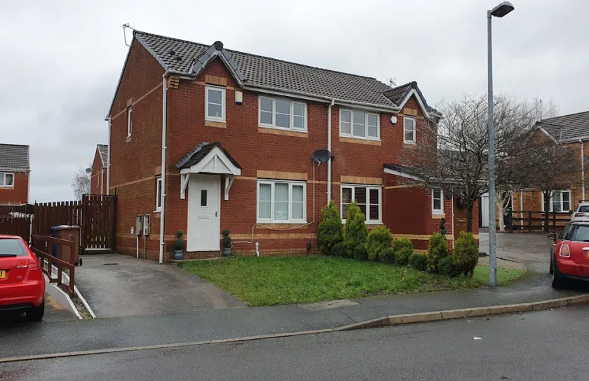 Lovely 3 Bedroom House Manchester - Image 1