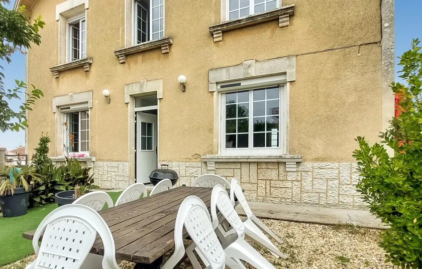 4 Bedroom Gorgeous Home In Jarnac - Image 1