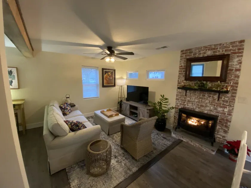 Fox Ridge Cottage! Pets welcome! No cleaning fee! - Image 1
