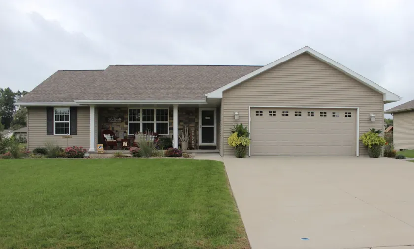 4 Bedroom House.. Great for Packer Games! - Image 1