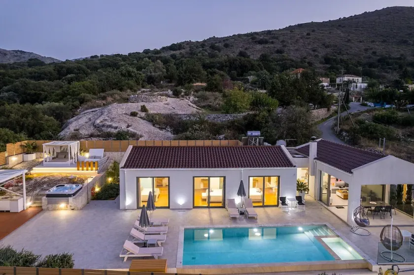 Private Villa White Harmony mit beheiztem Pool für Ferien in Chania, Kreta - Image 1