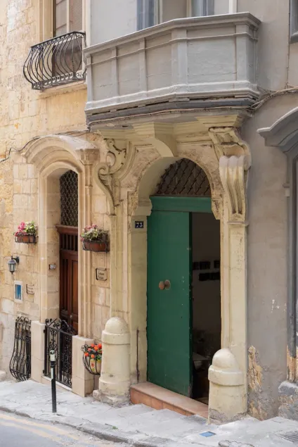 Traditional APT with Internal Courtyard - Image 1