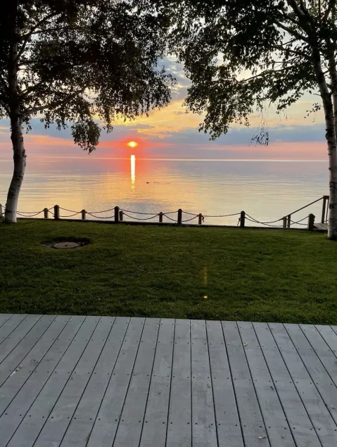 Lakefront Cottage - Image 1