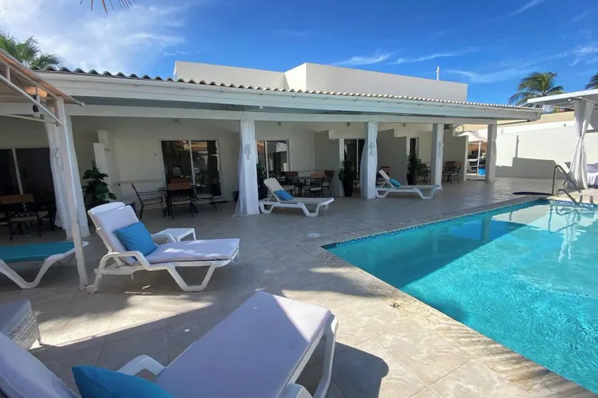 Luxury Beach Suite With Pool 5 mins Away From Beach - Beach Chairs Included! - Image 1