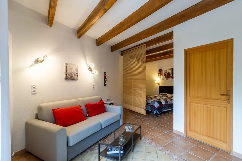 Poppy Room with Shared Terrace and Garden - Image 1