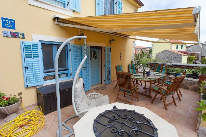 Apartamento para dos personas con una terraza Kornic, Krk (A-11506-a) - Image 1