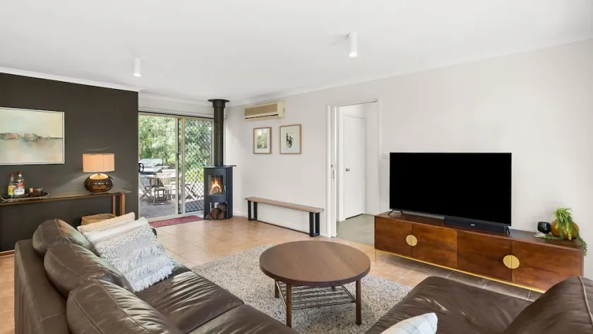 8 Birdie Ave - Image 1
