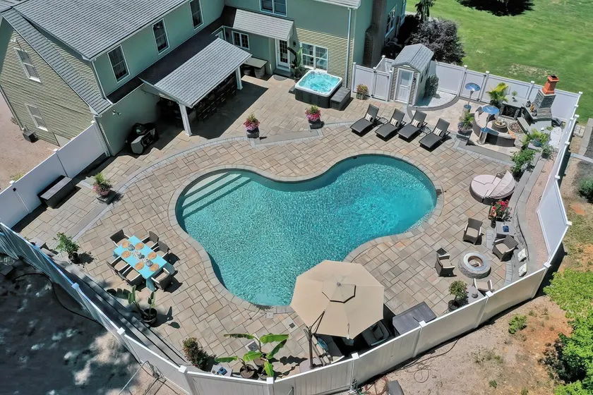 Resort style getaway w/pool, spa, game room & more - Image 1