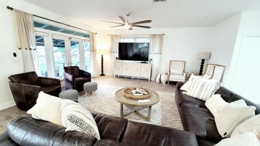 Lakefront Luxury-Sebring Raceway, Lake Placid, Legoland, Disney & Hiking Nearby! - Image 1