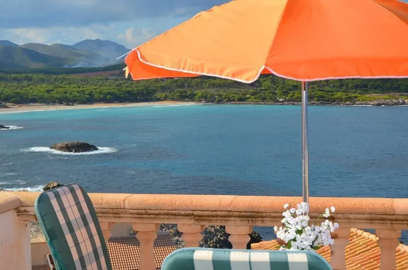 La Roca Azul Cala Ratjada – Video ansehen, Terrasse mit Meerblick & Pool - Image 1