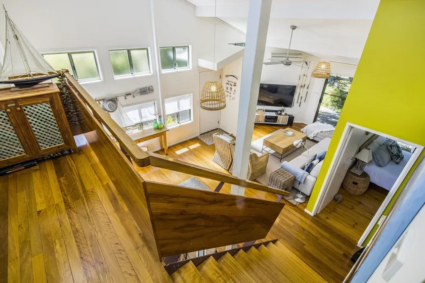 CAPTIVATING CENTENARY BEACH HOUSE IN BLAIRGOWRIE - Image 1