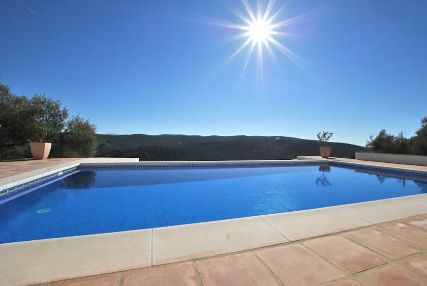 Villa 230m2, 4 moderna badrum, pool, visningar 80km, 3 terrasser, uppvärmd. centrala - Image 1