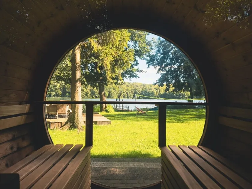 Holiday Home Right on the Lake, Sauna, Jacuzzi - Image 1